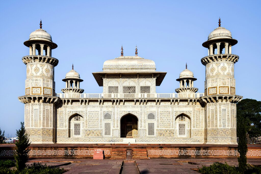 Best tourist places in Agra