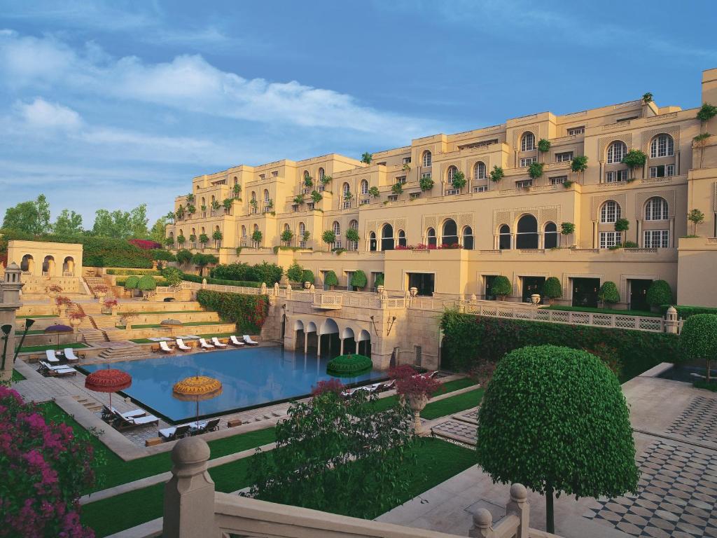 Top Hotels Near Taj Mahal